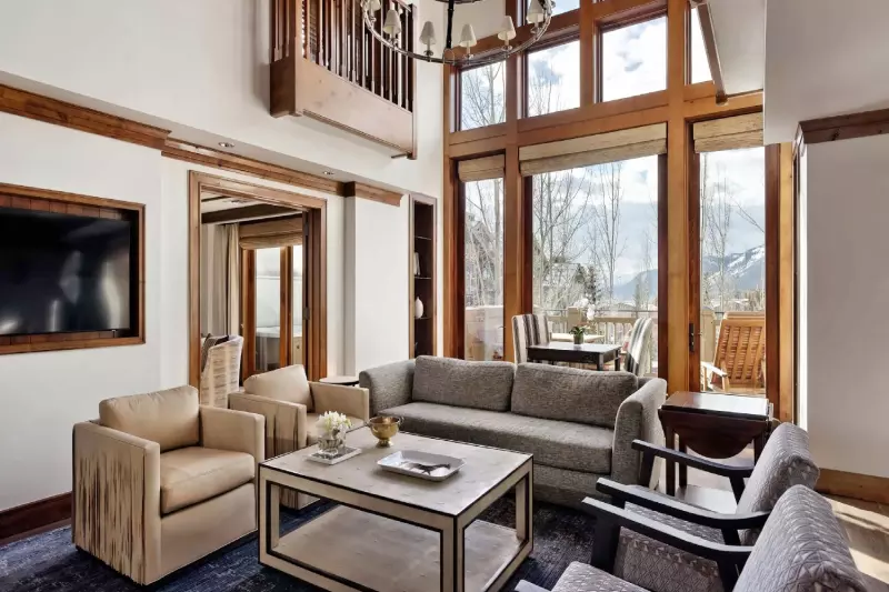 4 Bedroom Slopeside Cascade Residence