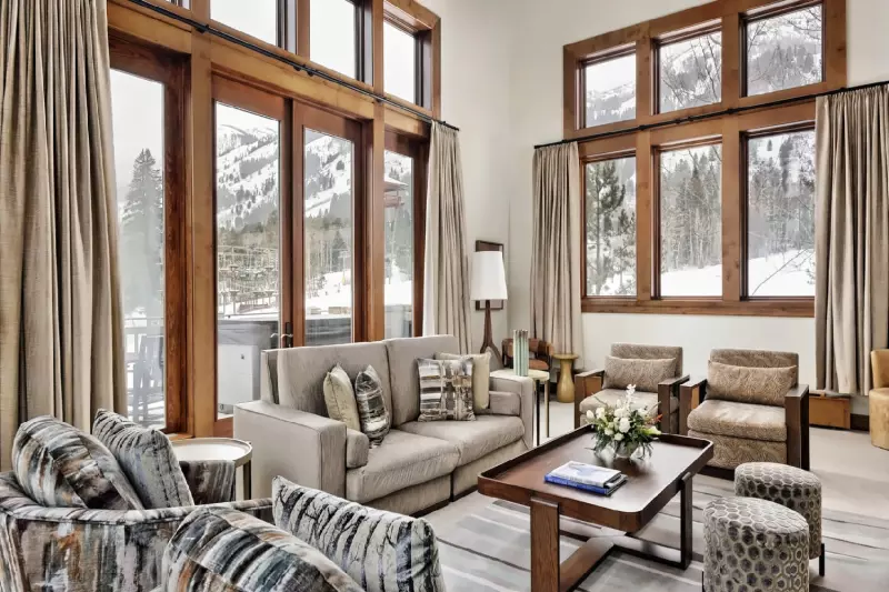 3 Bedroom Wildflower Plus Den Mountain View Penthouse 