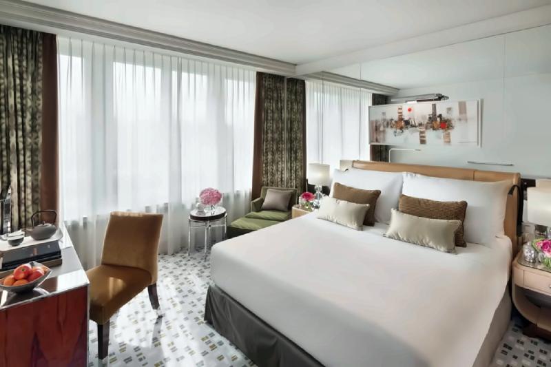 2 Bedroom Courtyard View Family Room 