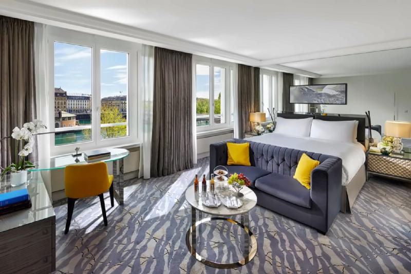 2 Bedroom River View Family Room