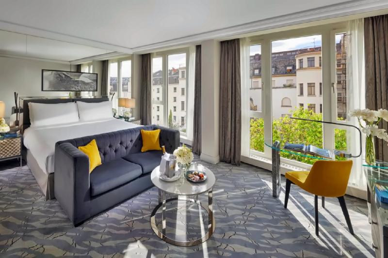 2 Bedroom City View Family Room