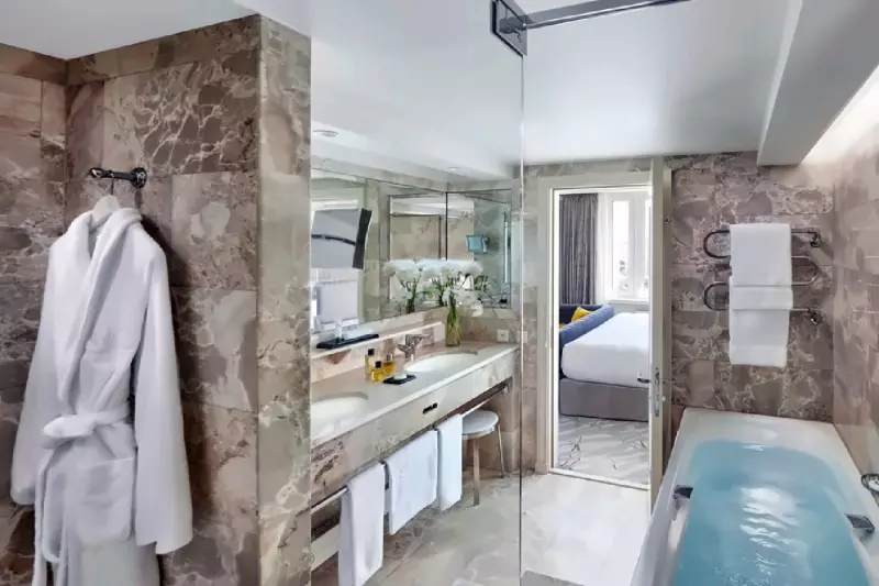 2 Bedroom City View Connecting Family Rooms