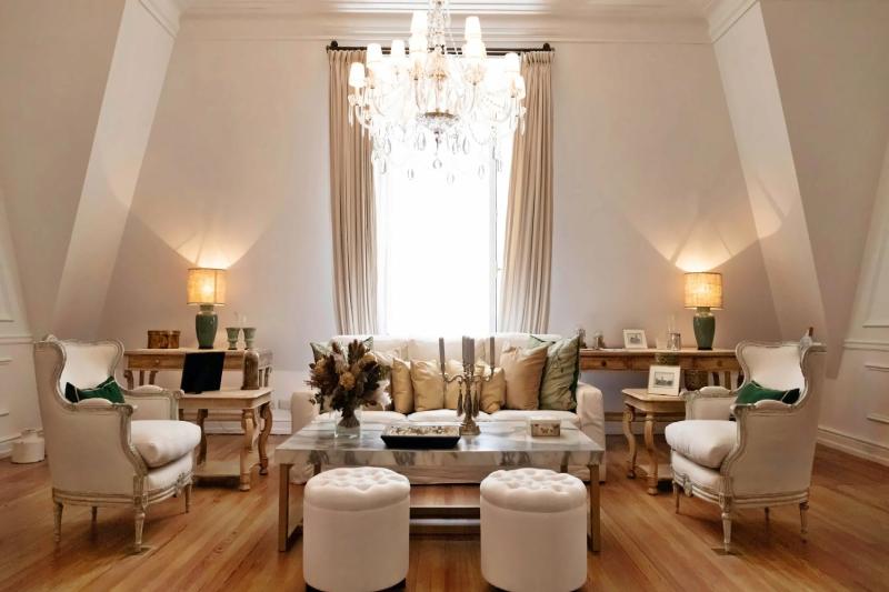 La Mansion Ambassador Suite