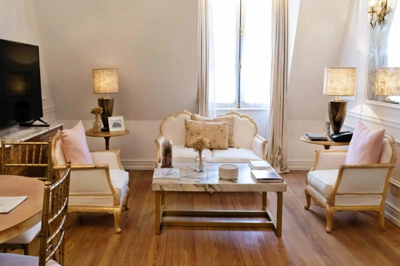 2 Bedroom La Mansion Suite