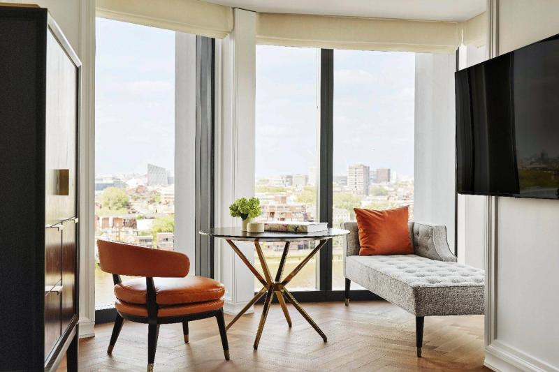 Corner River View Room