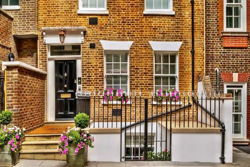 2 Bedroom Great Scotland Yard Townhouse