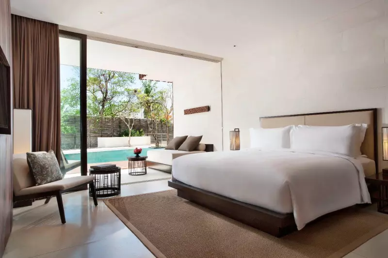 Deluxe Pool View Room