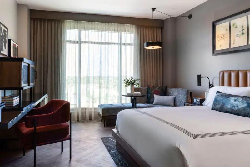 Neighborhood View Room