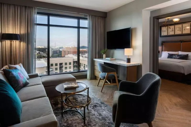 Neighborhood View Suite