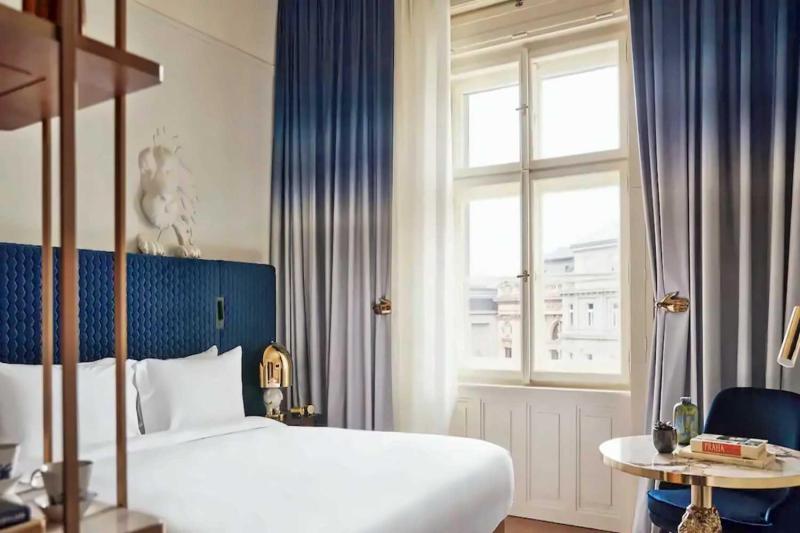 Interconnecting Family Rooms 