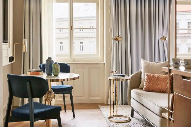 Deluxe Haymarket View Room