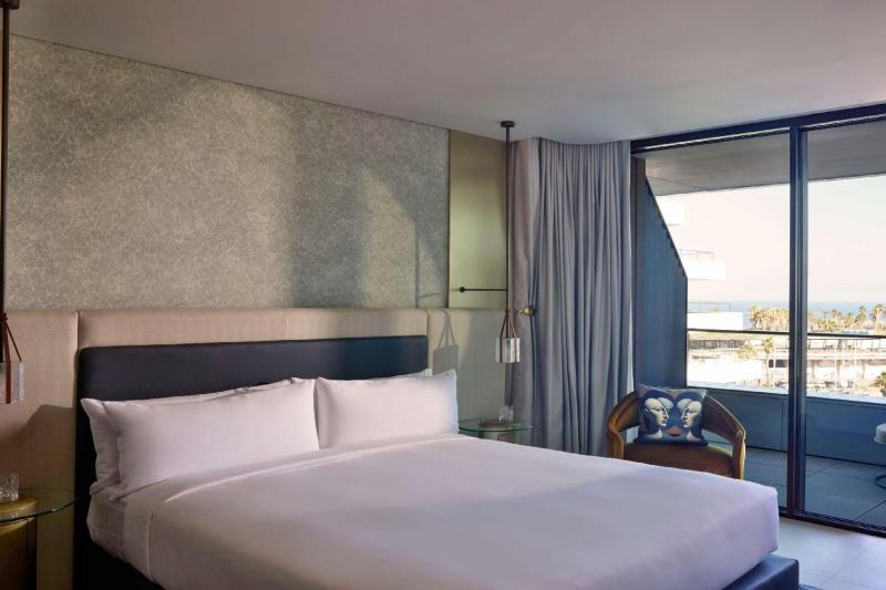 2 Bedroom Marina View Captivate Connecting Rooms