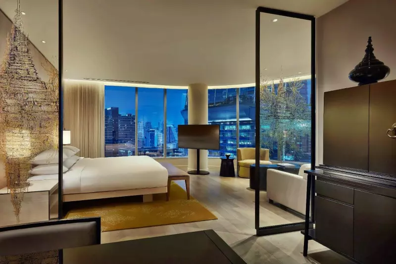 Corner Panoramic City View Room