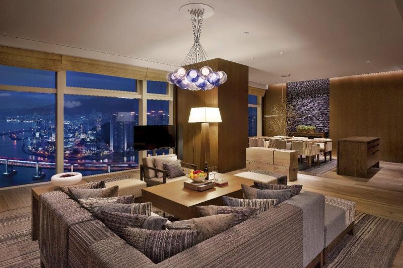 Diplomat Ocean View Suite