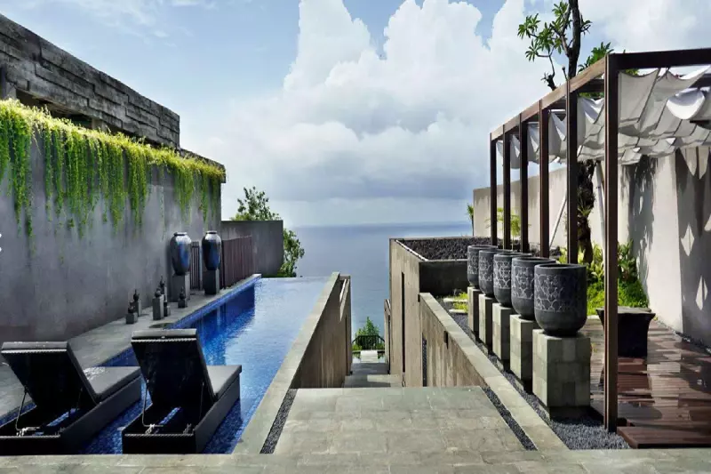 2 Bedroom Cliff Edge Pool Villa