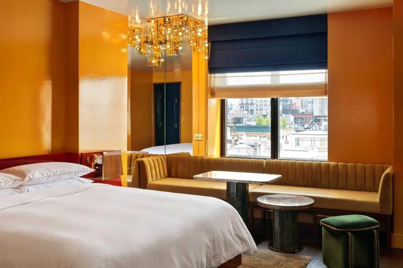 Deluxe City View Corner Room