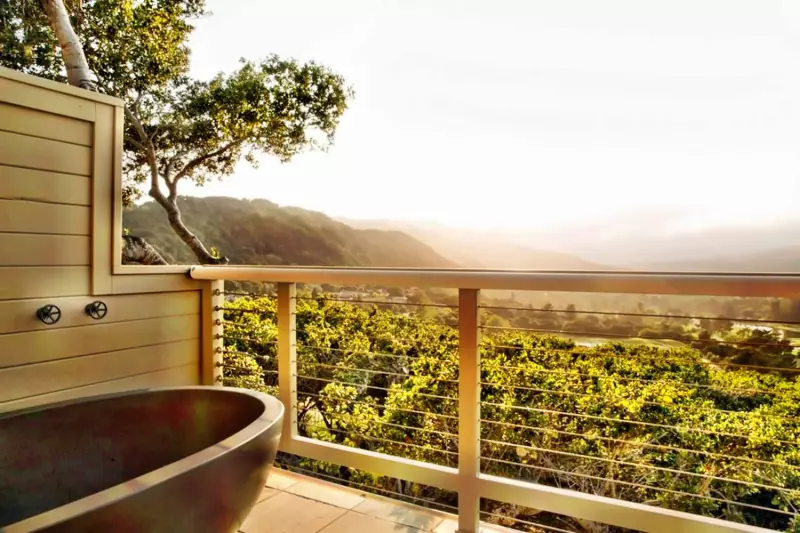 Hilltop Ranch Outdoor Tub Suite