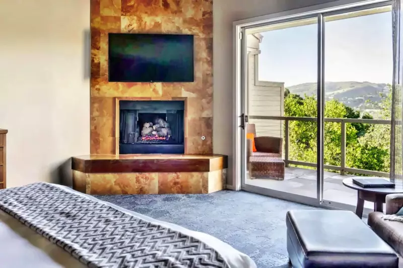 Hilltop Ranch Outdoor Tub Suite