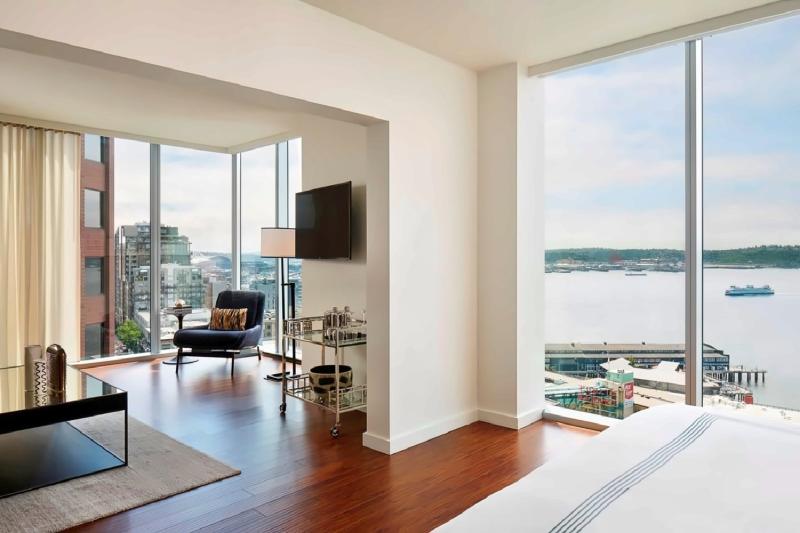 Water View Studio Suite