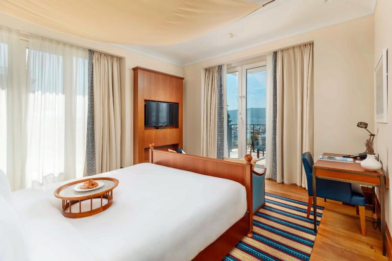 Premium Sea View Room