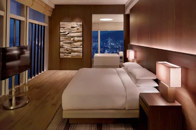 Diamond Bridge Suite