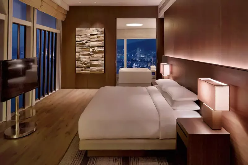 Diamond Bridge Suite