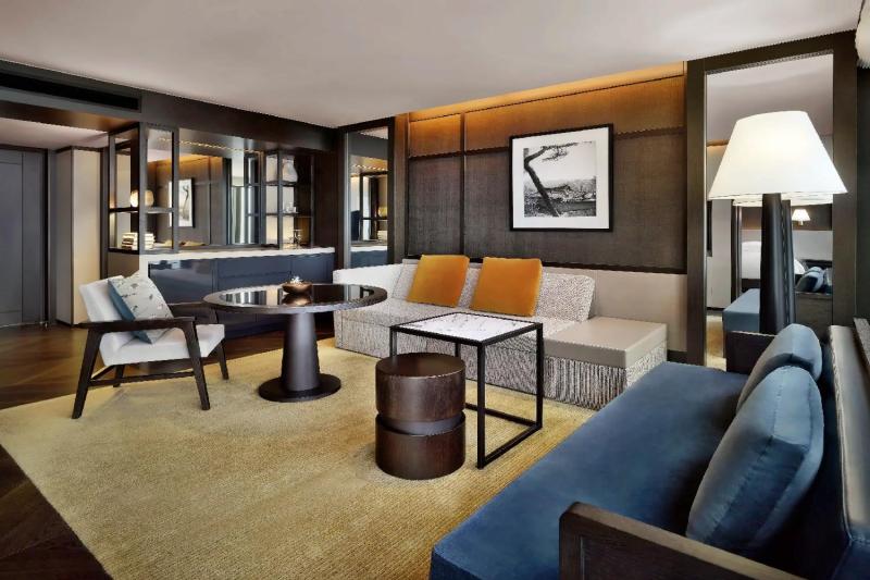  Grand Executive Suite