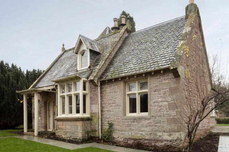 2 Bedroom Gardeners Cottage