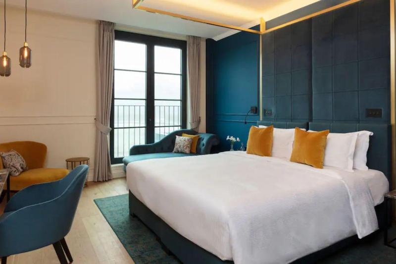 Estate Park View Room