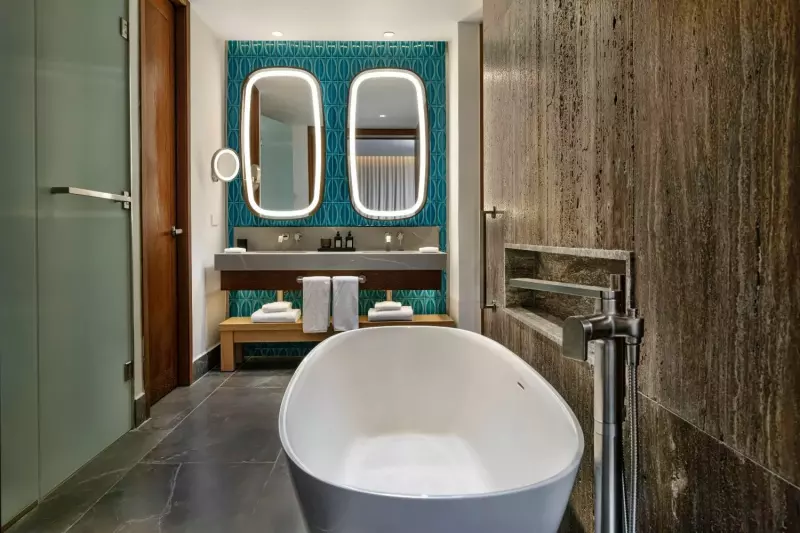 Supreme Pool Suite