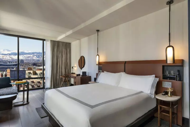 Neighborhood View Room