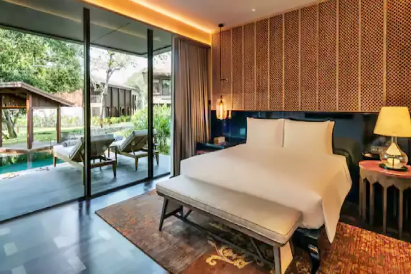Private Pool Suite
