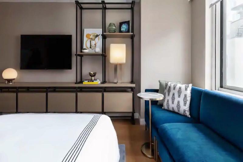 Club City View Room