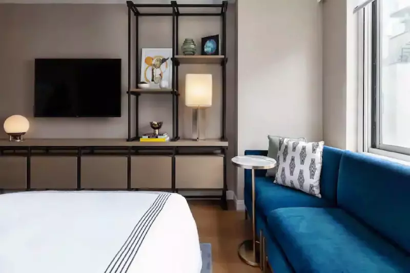 Club City View Room