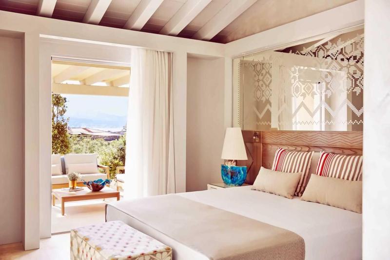 Deluxe Laguna View Room