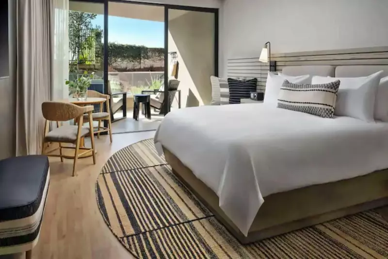 Garden View Firepit Room