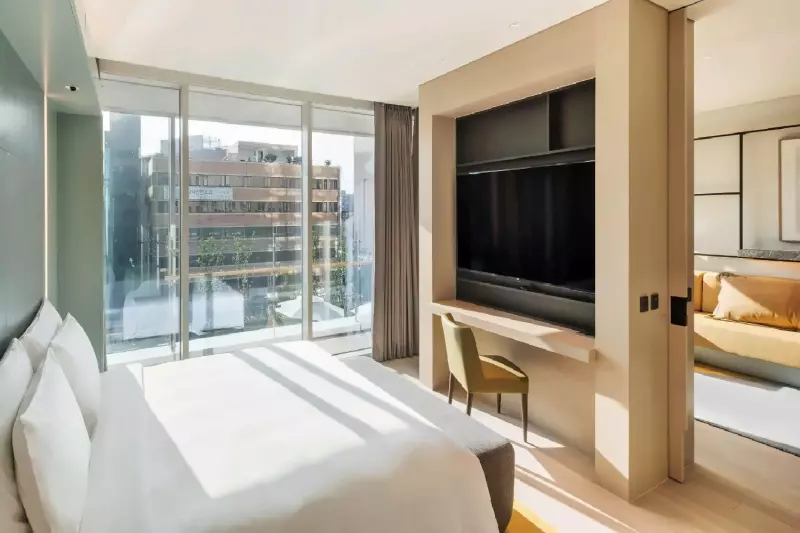 Andaz Deluxe Suite 