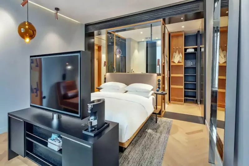 Courtyard Garden View Room