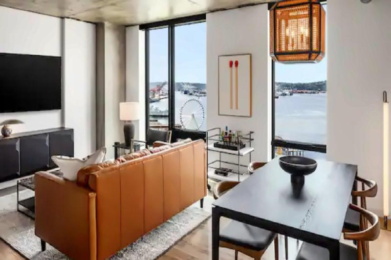 Penthouse South Suite