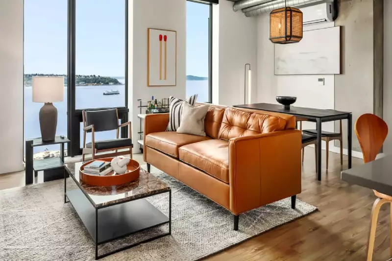 Penthouse South Suite