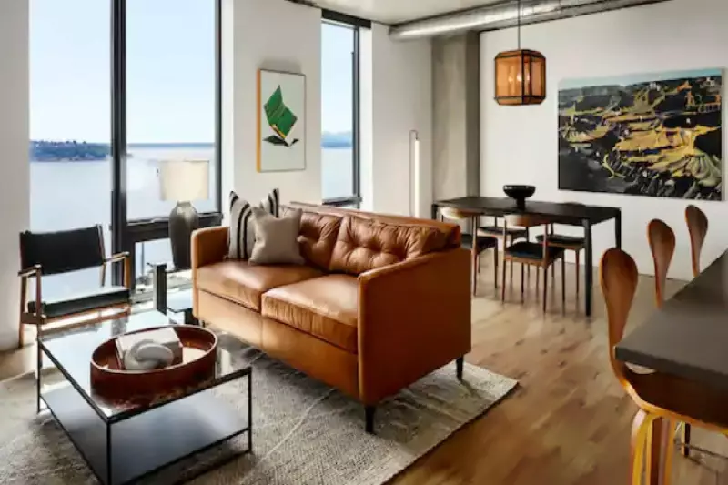 Penthouse North Suite