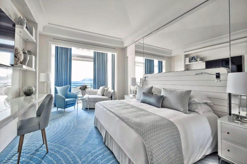  Junior Sea View Suite