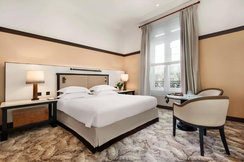 Deluxe Courtyard View Room