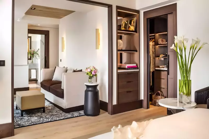 Eiffel Tower View Suite 