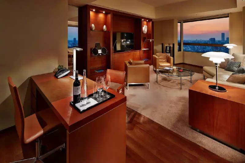 Grand Executive Club Suite