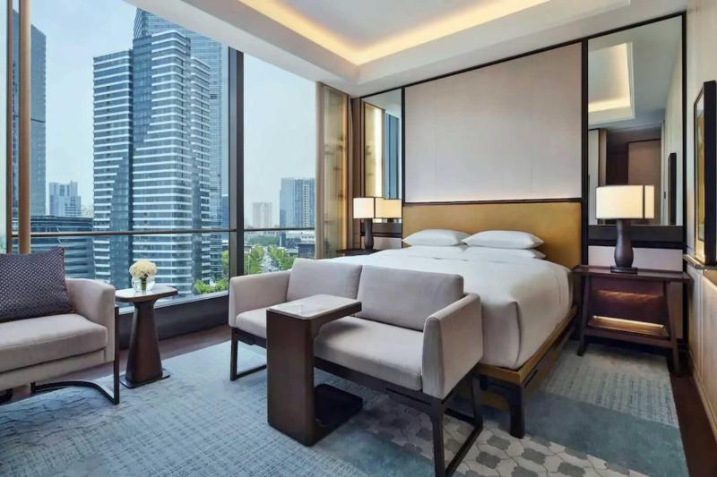  Executive Lake View Terrace Suite 