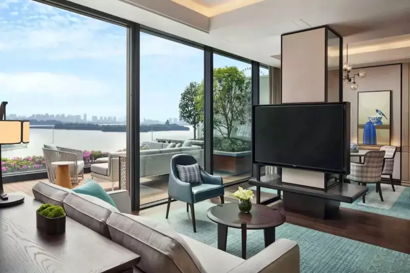 Lake View Terrace Suite.