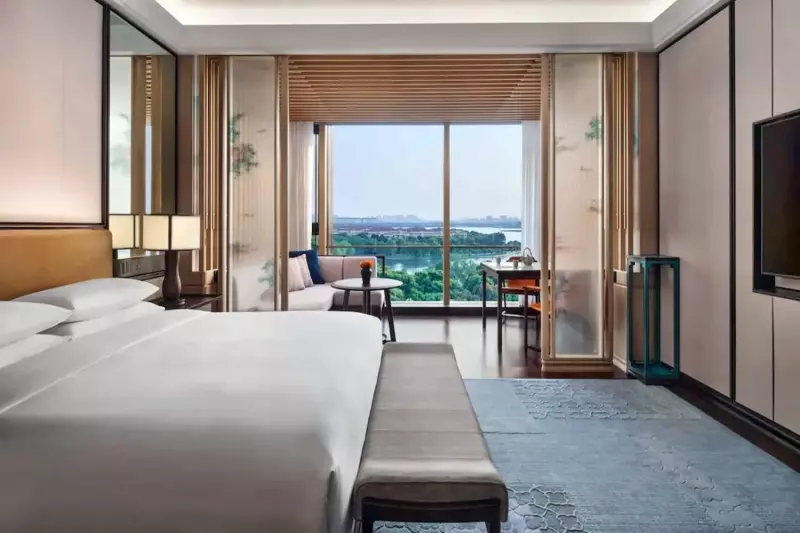 Lake View Room