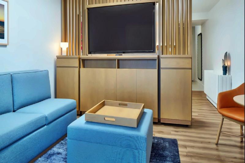 Junior Diamond Head Oceanfront View Suite