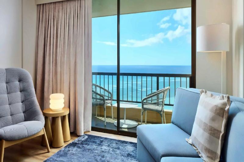 Junior Oceanfront View Suite 